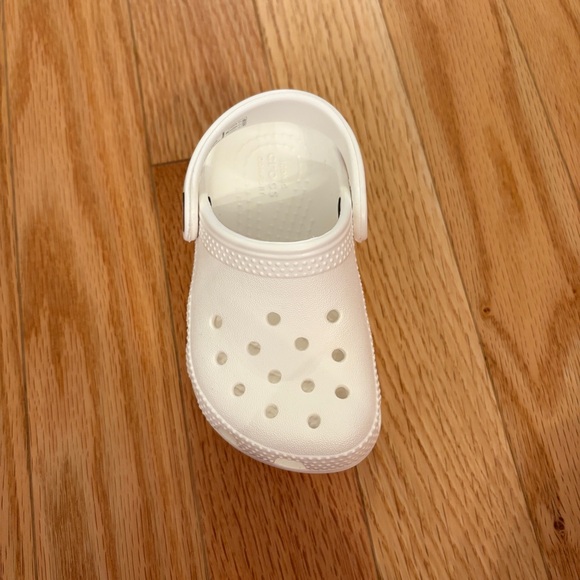Crocs classic kids’ clogs in white - Picture 4 of 11
